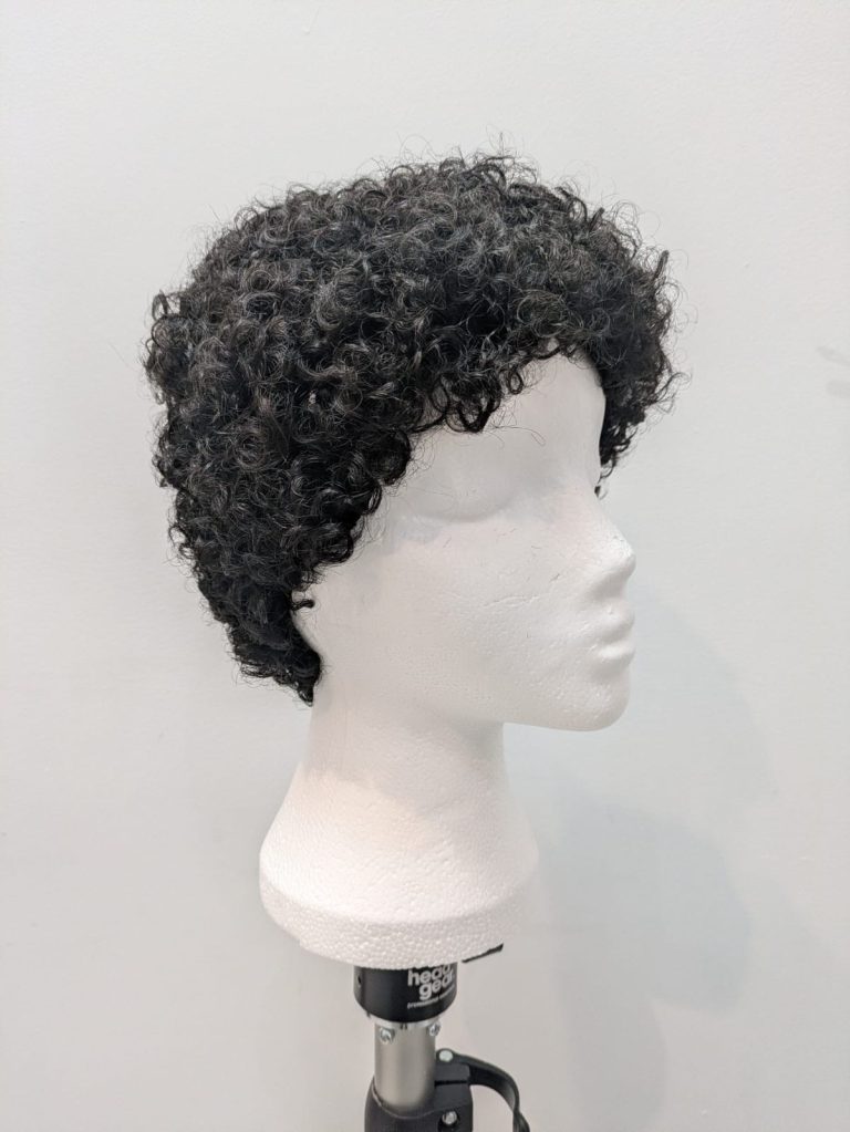 Short curly black wig